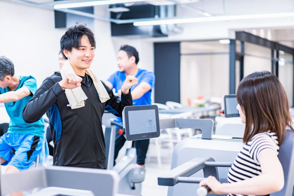 フィットネスインストラクターに必須資格はない